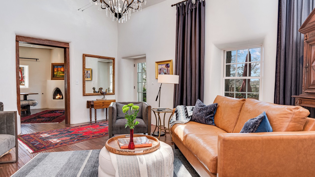 Photo of Livingroom in Historic Eastside