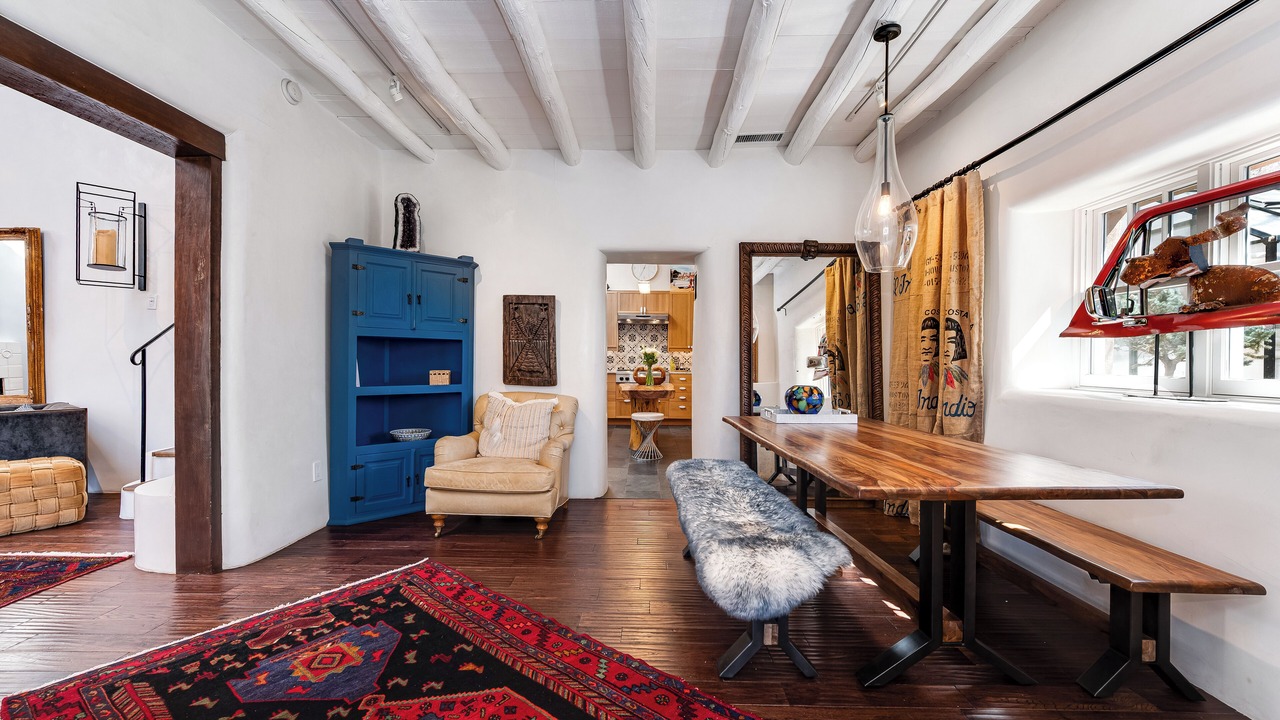Photo of Livingroom in Historic Eastside