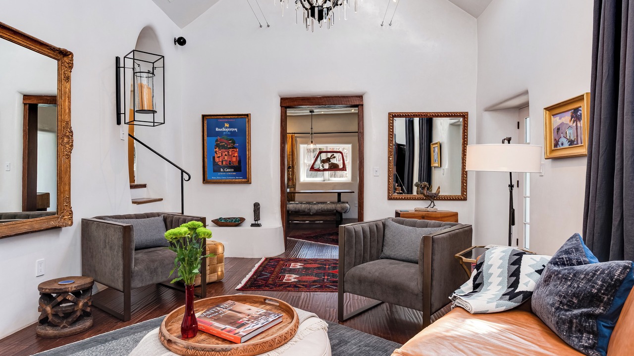 Photo of Livingroom in Historic Eastside