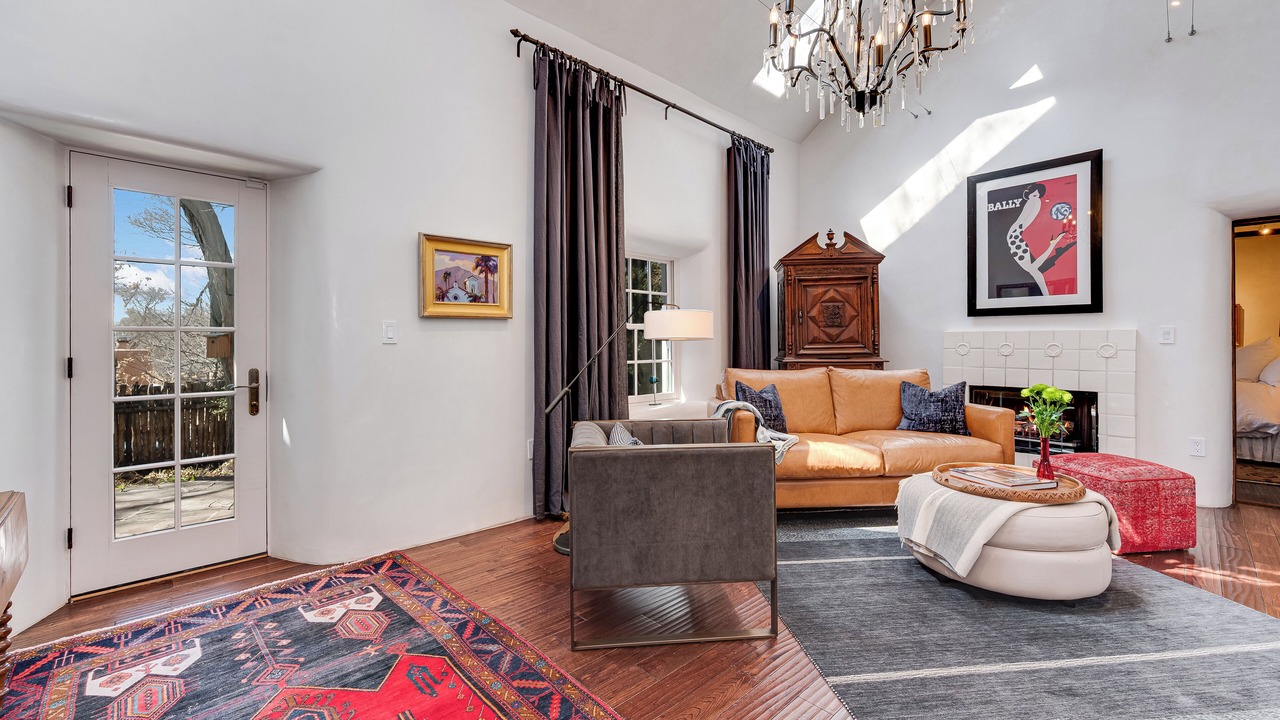 Photo of Livingroom in Historic Eastside