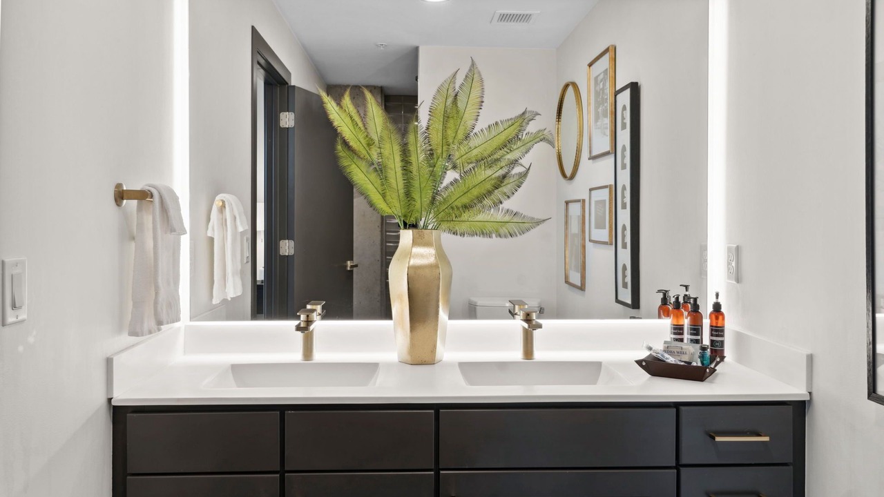 Photo of Bathroom in Warehouse District