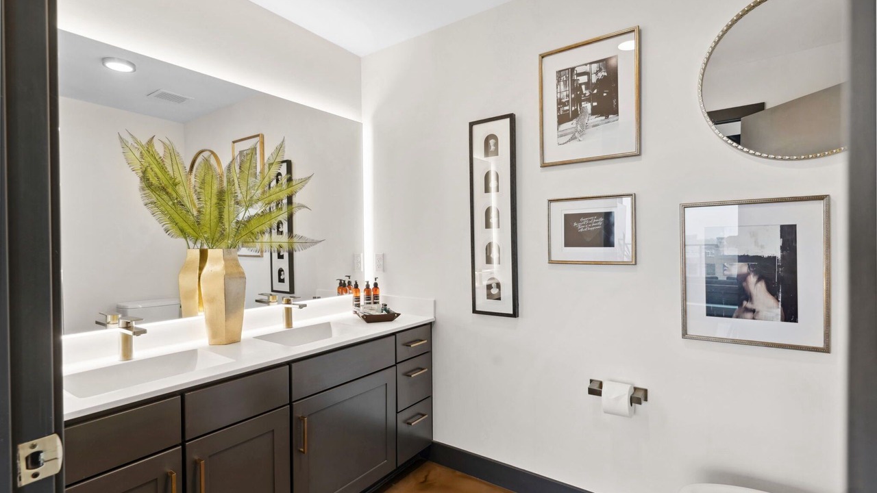 Photo of Bathroom in Warehouse District