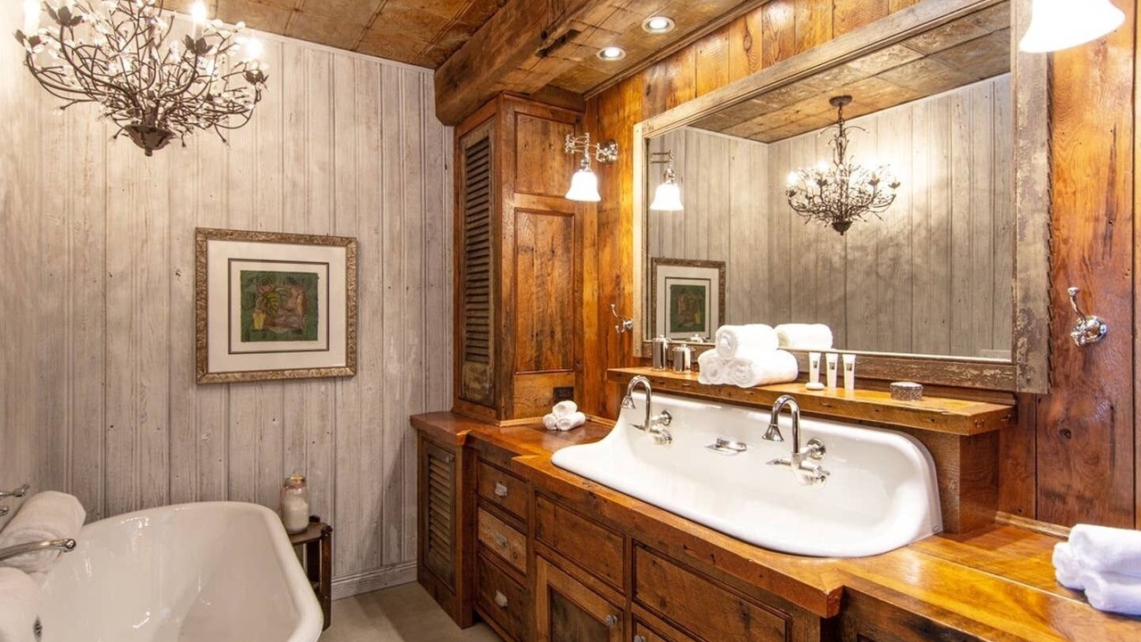 Photo of Bathroom in Lake Shore