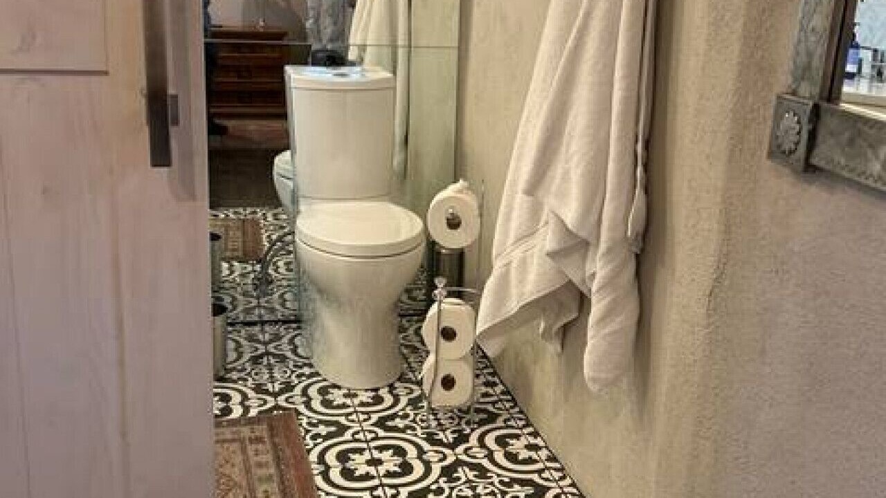 Photo of Bathroom in South Capitol