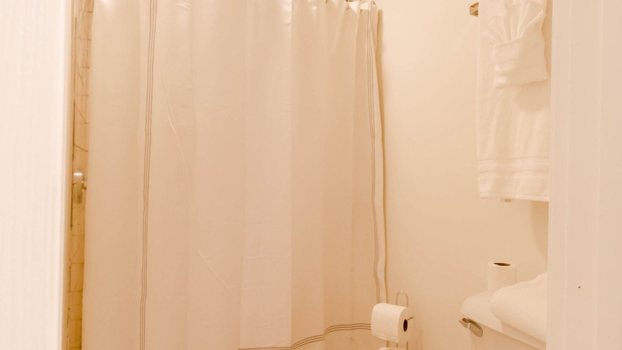 Photo of Bathroom in Kutzky Park
