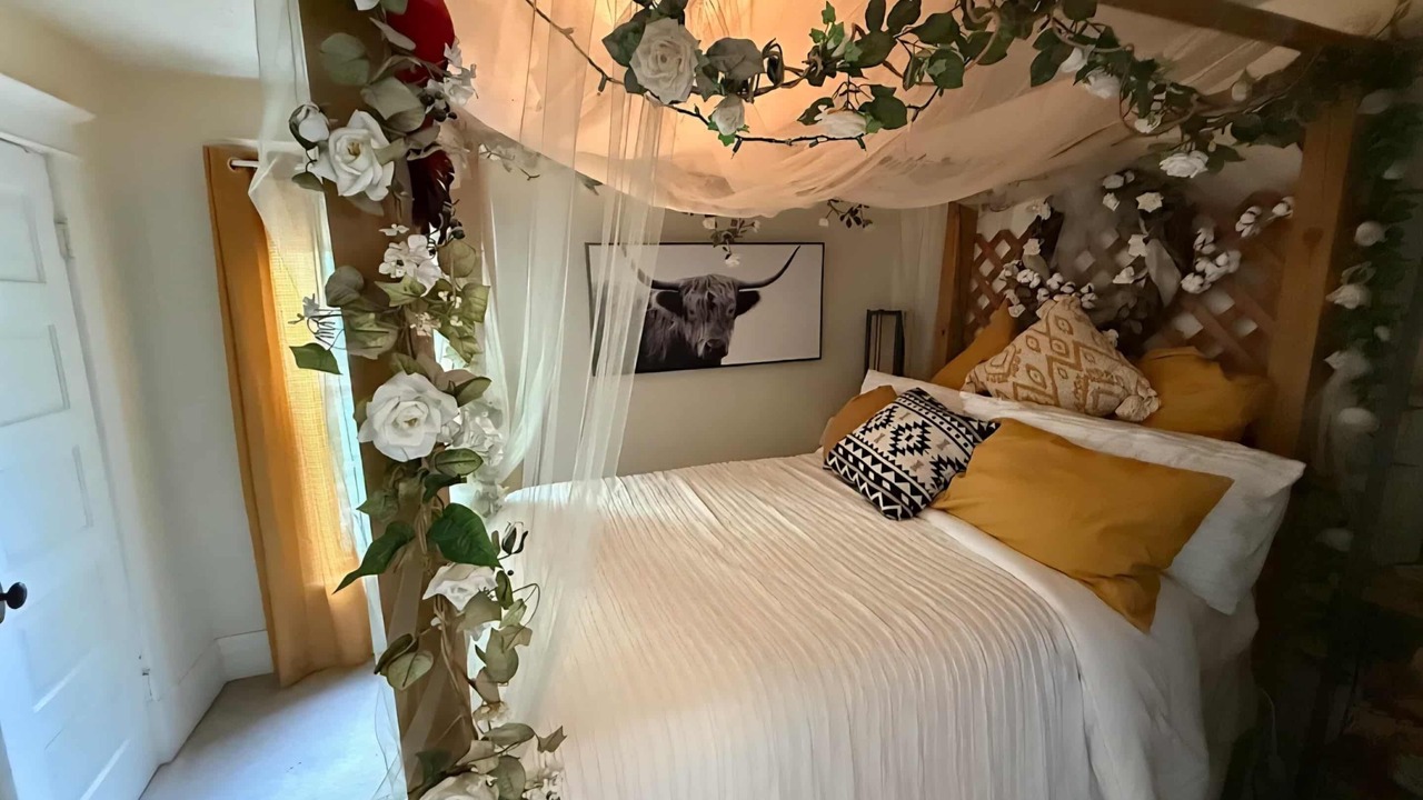 Photo of Bedroom in Clear Lake