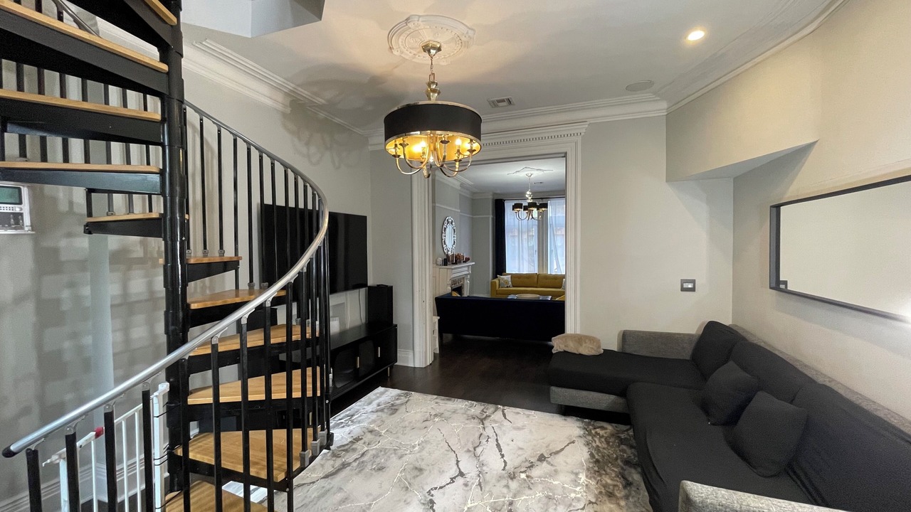 Photo of Livingroom in McGinley Square