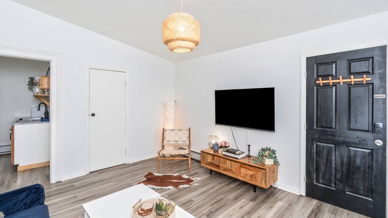 Photo of Livingroom in Newtonville