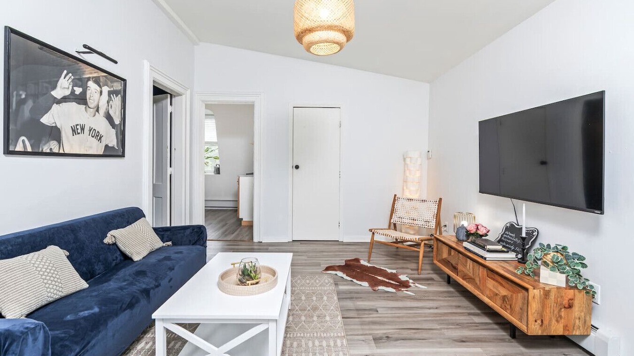 Photo of Livingroom in Newtonville