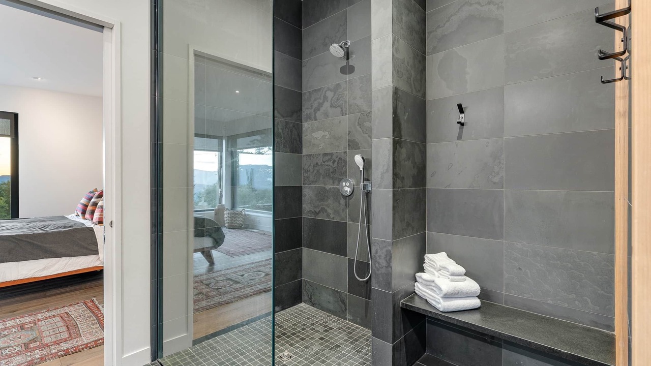 Photo of Bathroom in Warren