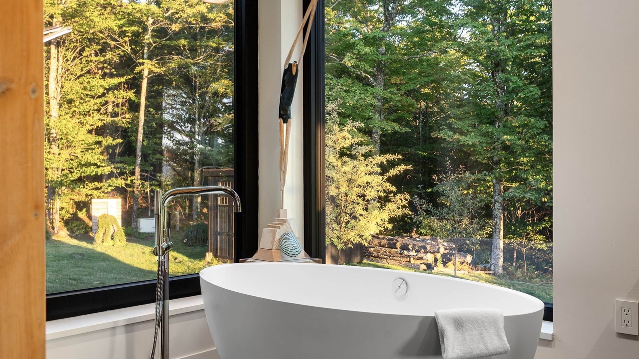Photo of Bathroom in Warren