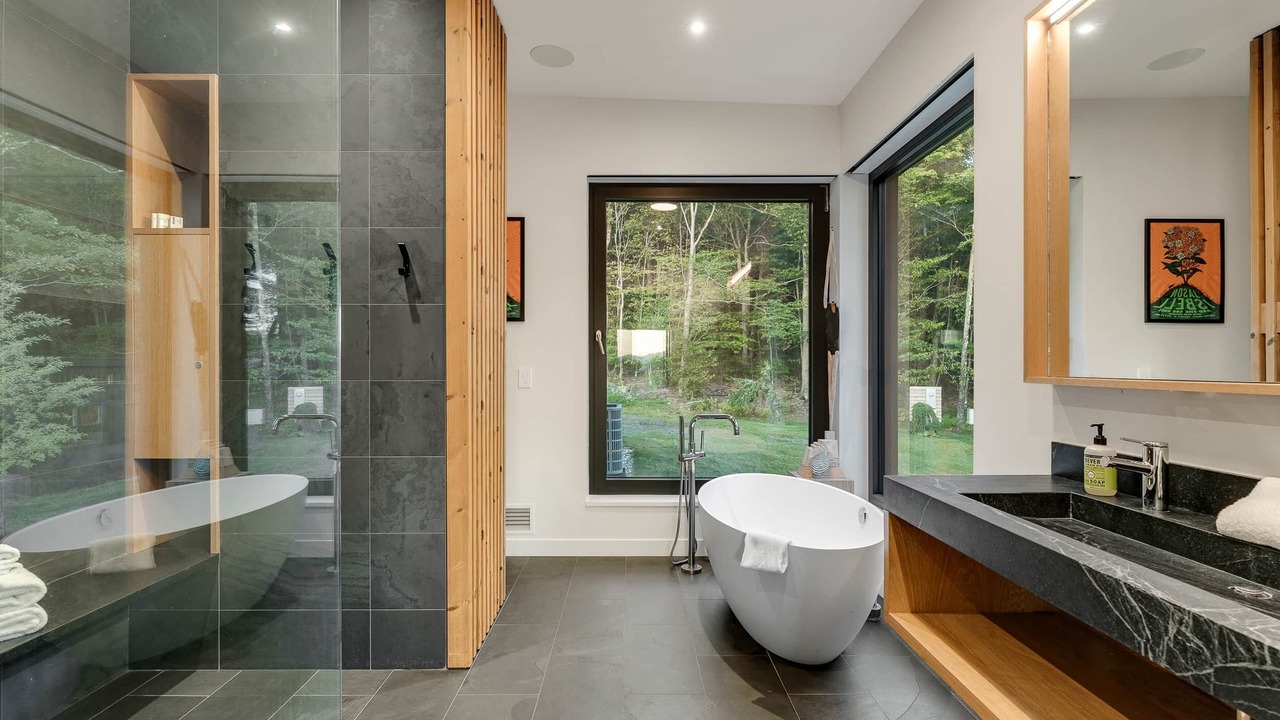 Photo of Bathroom in Warren