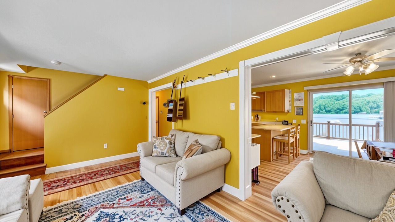 Photo of Livingroom in Stoddard