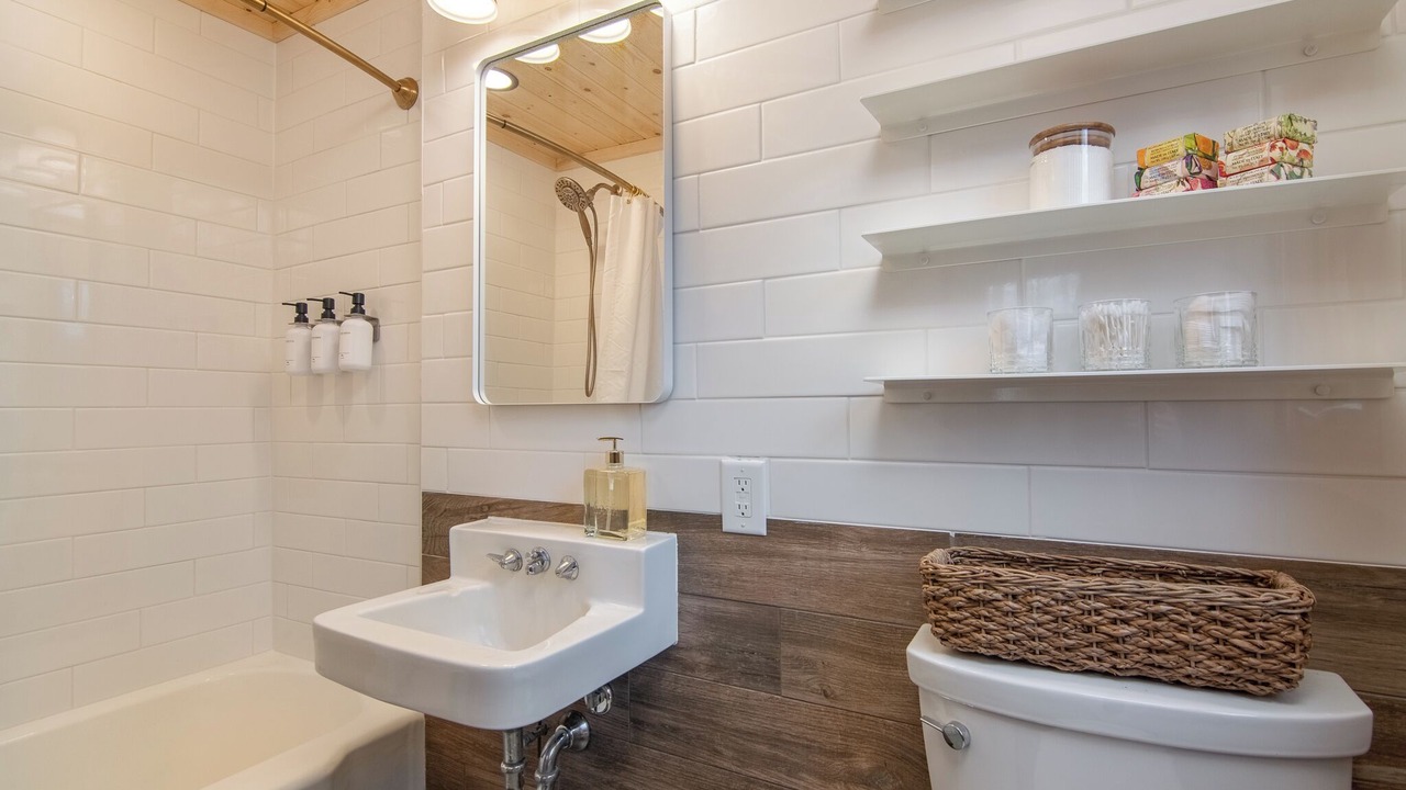 Photo of Bathroom in Luck