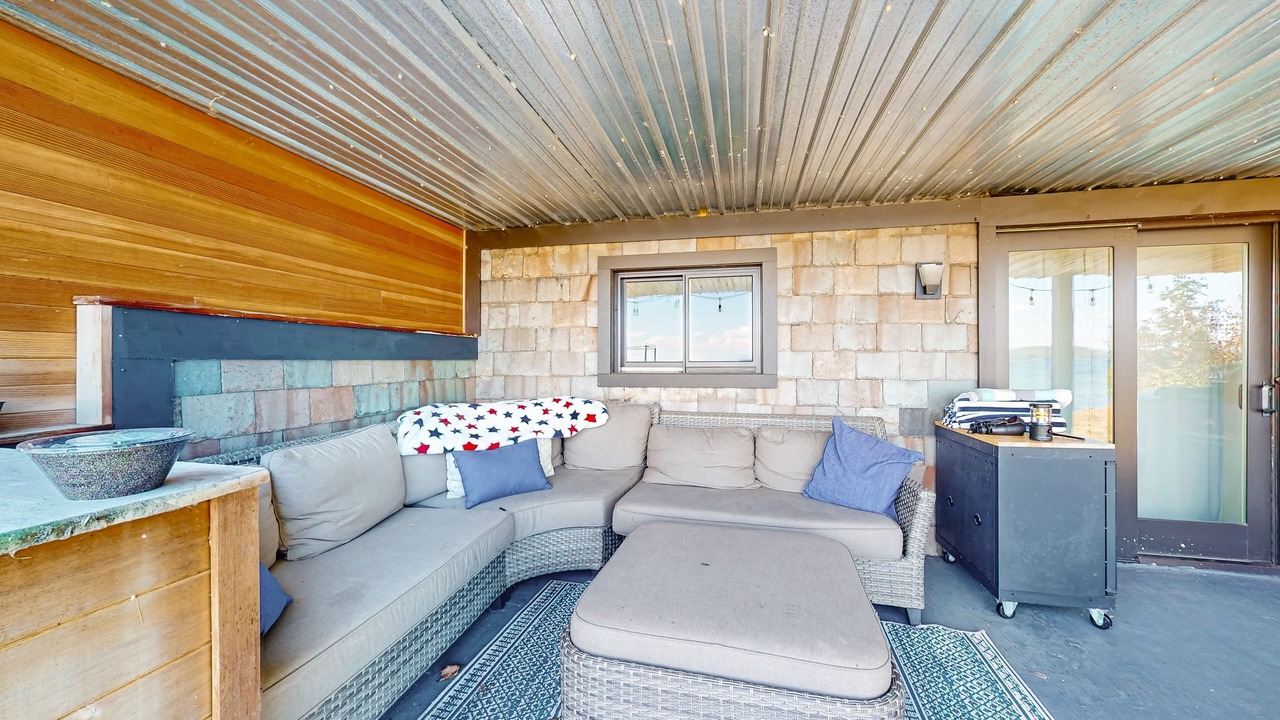 Photo of Outdoor in Malletts Bay