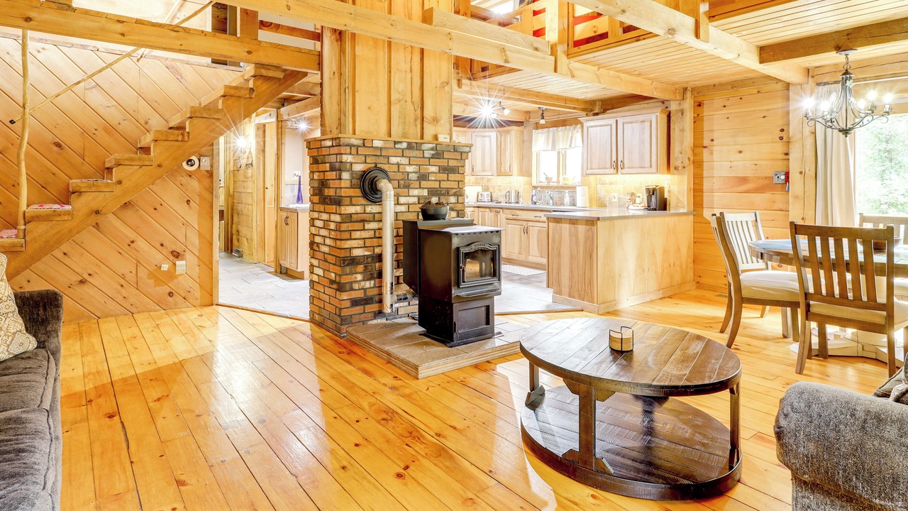 Photo of Livingroom in Queensbury