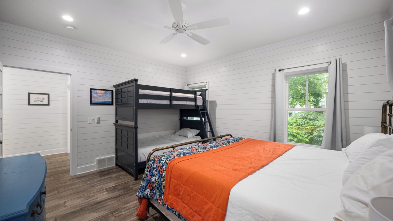 Photo of Bedroom in Lakeside