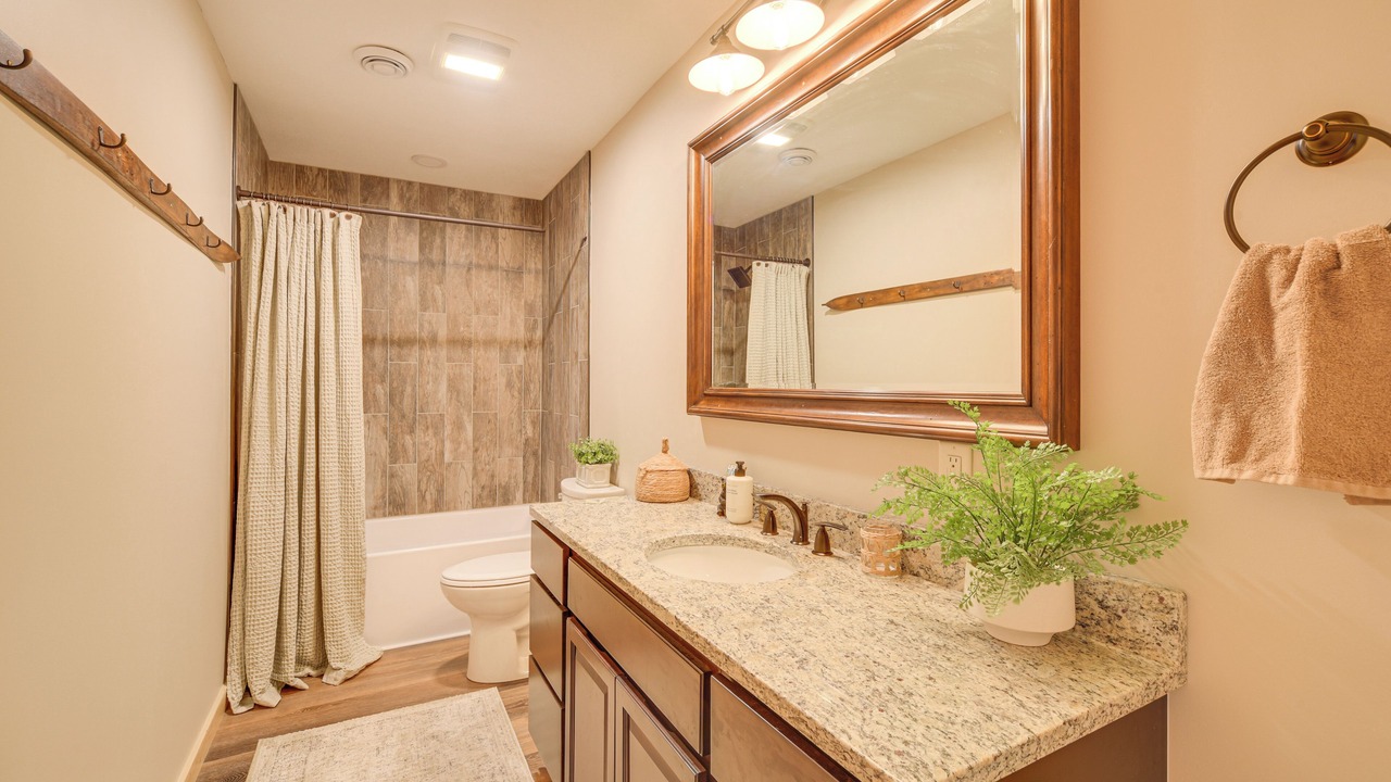 Photo of Bathroom in Siren