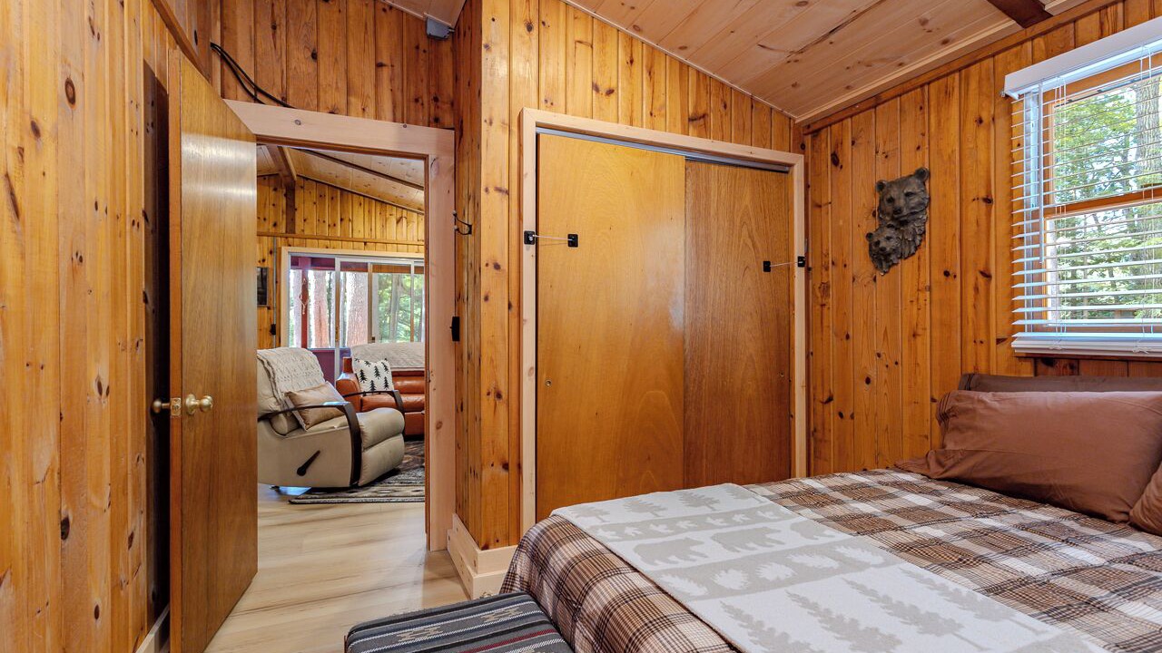 Photo of Bedroom in Lake Tomahawk
