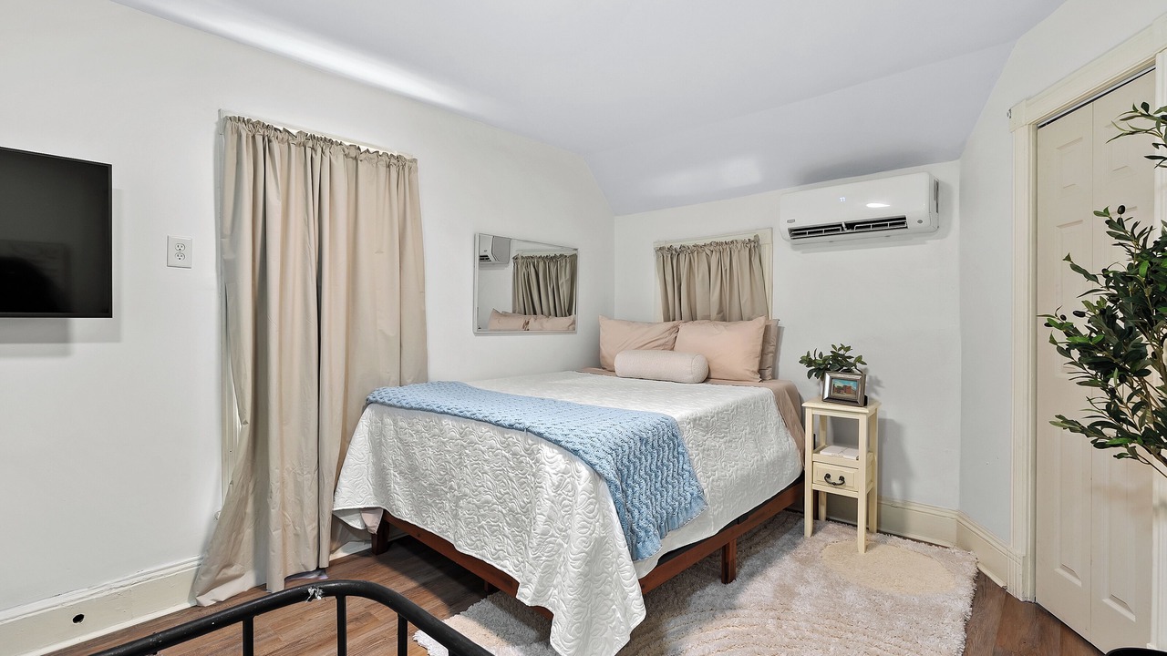 Photo of Bedroom in Battle Creek