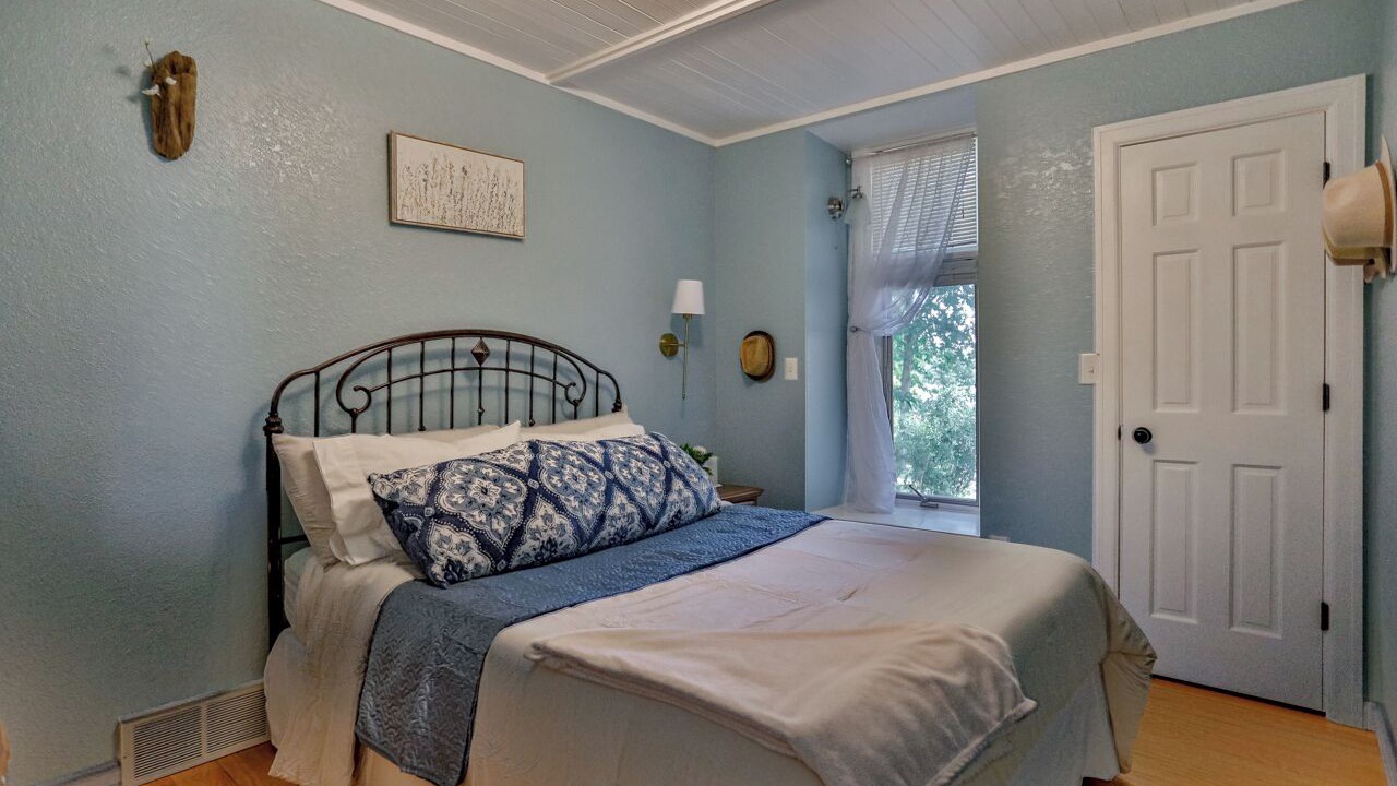 Photo of Bedroom in Schofield