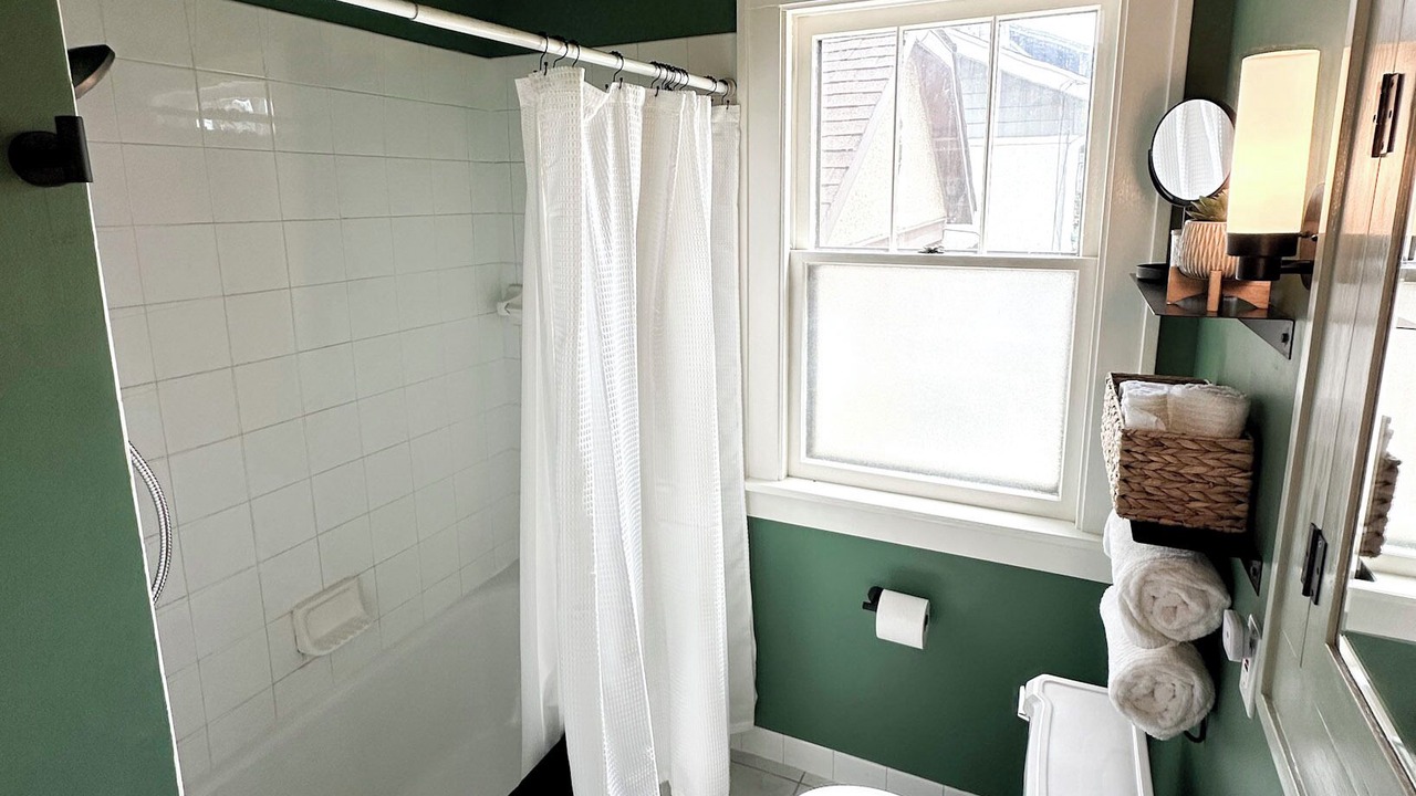 Photo of Bathroom in Kutzky Park