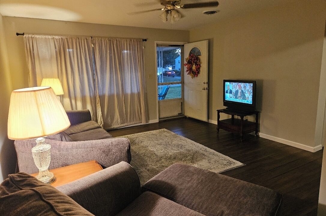 Photo of Livingroom in Austintown