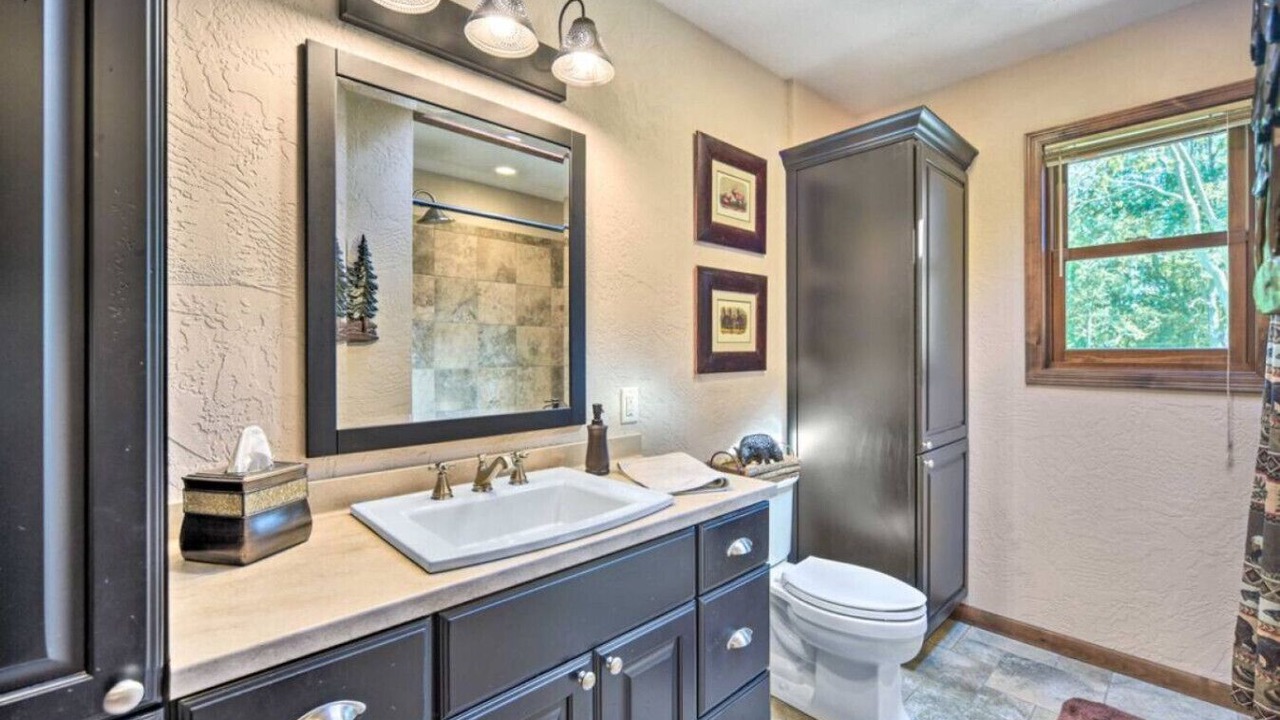 Photo of Bathroom in Siren