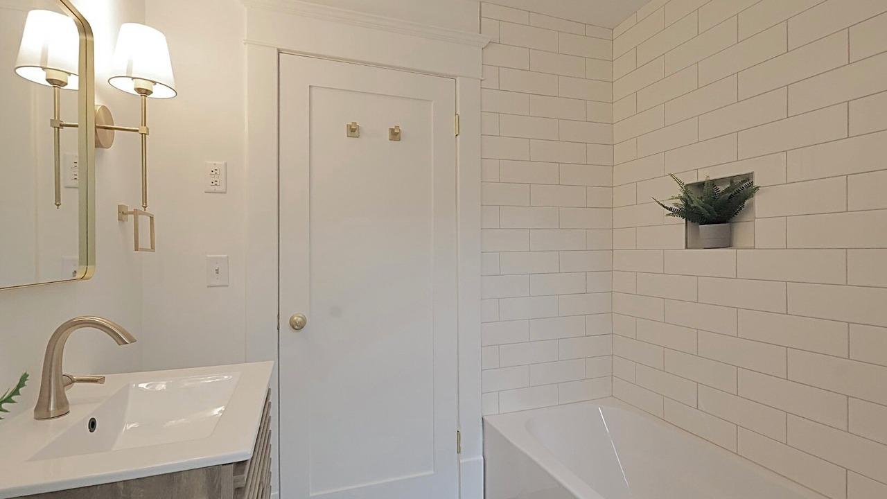 Photo of Bathroom in Merriam Park