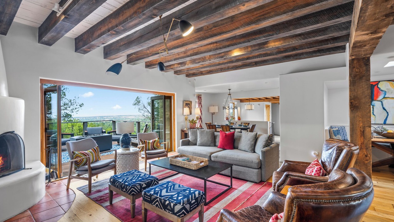 Photo of Livingroom in Historic Eastside