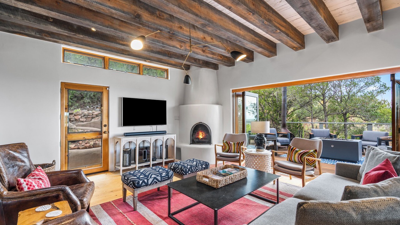 Photo of Livingroom in Historic Eastside
