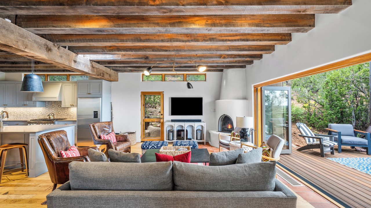 Photo of Livingroom in Historic Eastside