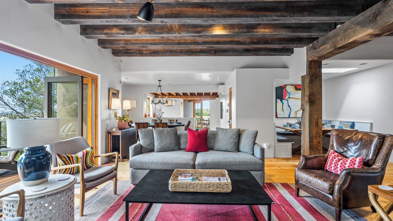 Photo of Livingroom in Historic Eastside