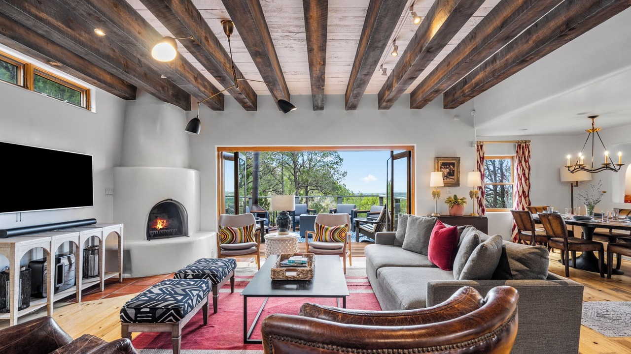 Photo of Livingroom in Historic Eastside