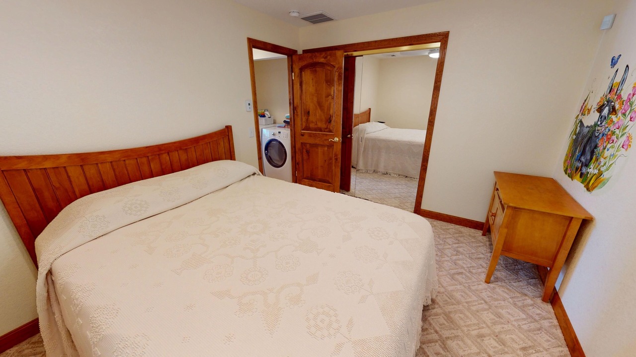 Photo of Bedroom in Shutesbury