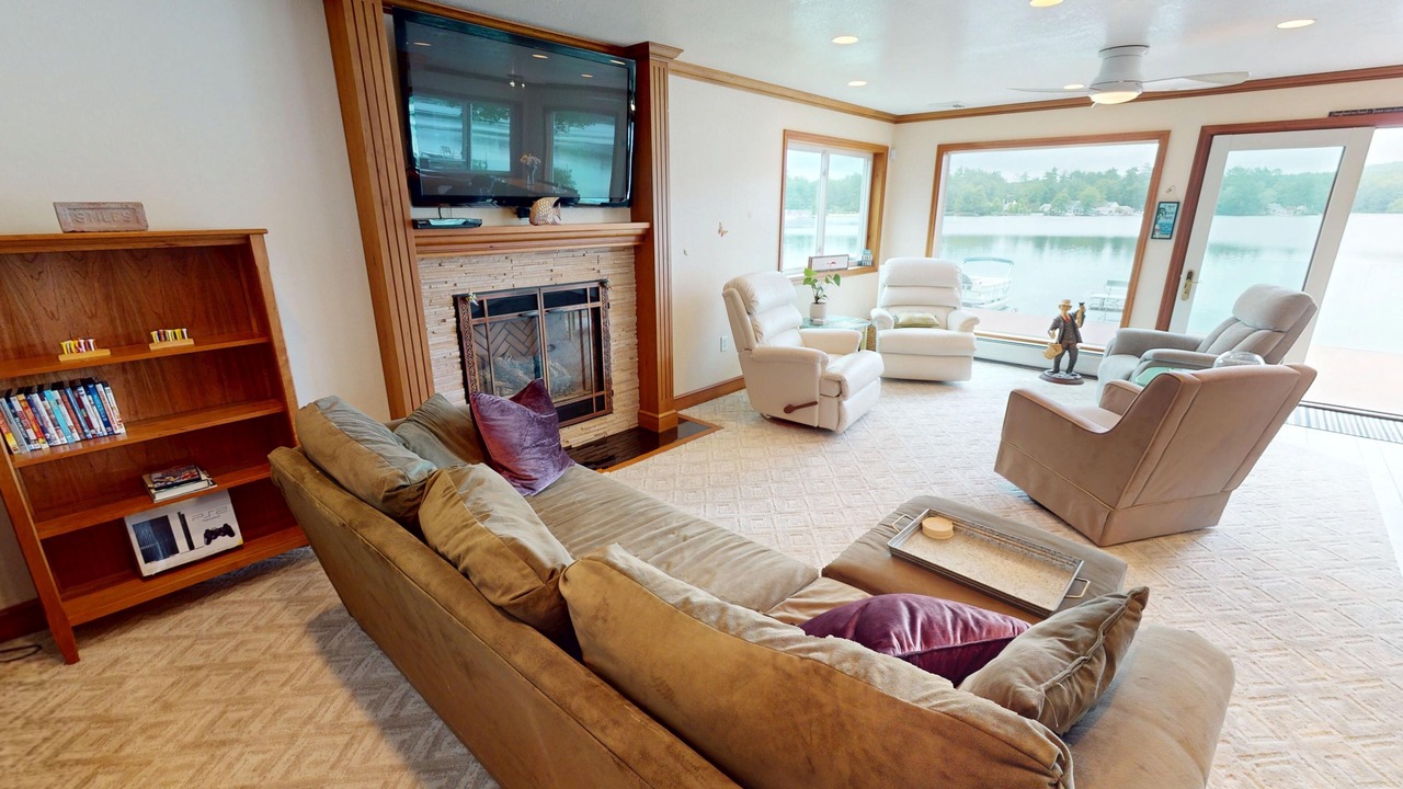 Photo of Livingroom in Shutesbury