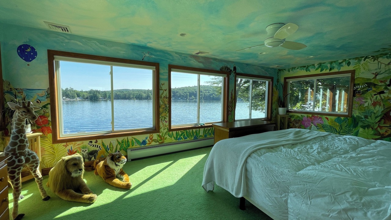 Photo of Bedroom in Shutesbury