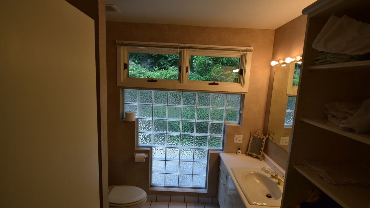 Photo of Bathroom in Luck
