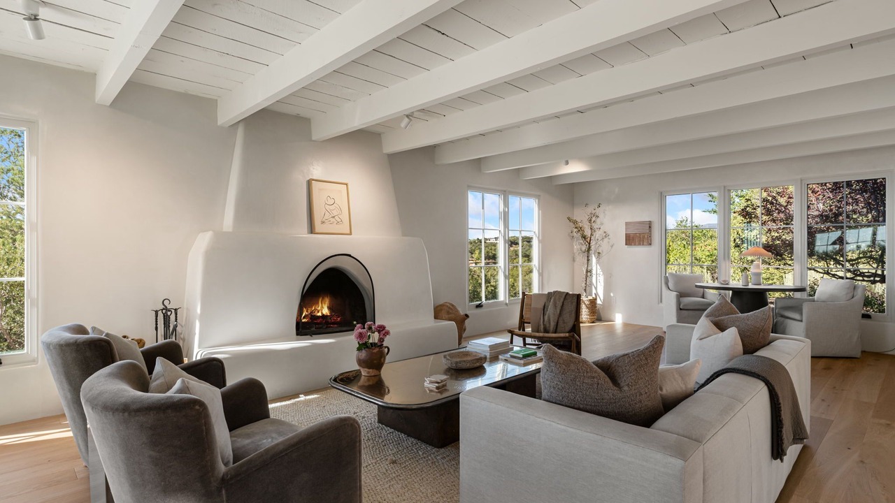 Photo of Livingroom in Northeast Santa Fe