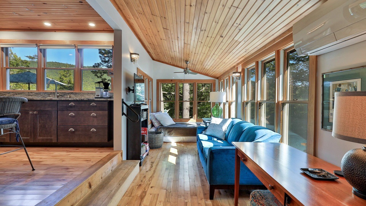 Photo of Livingroom in Forest Dale