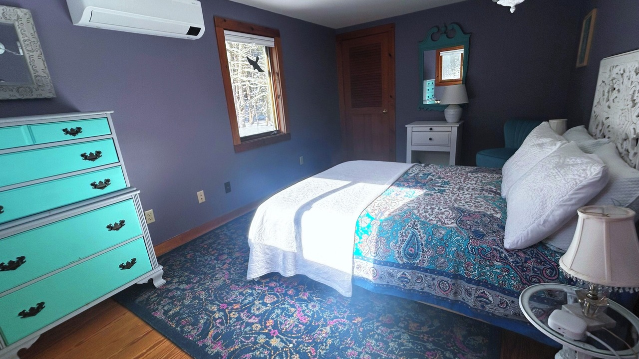 Photo of Bedroom in Leverett
