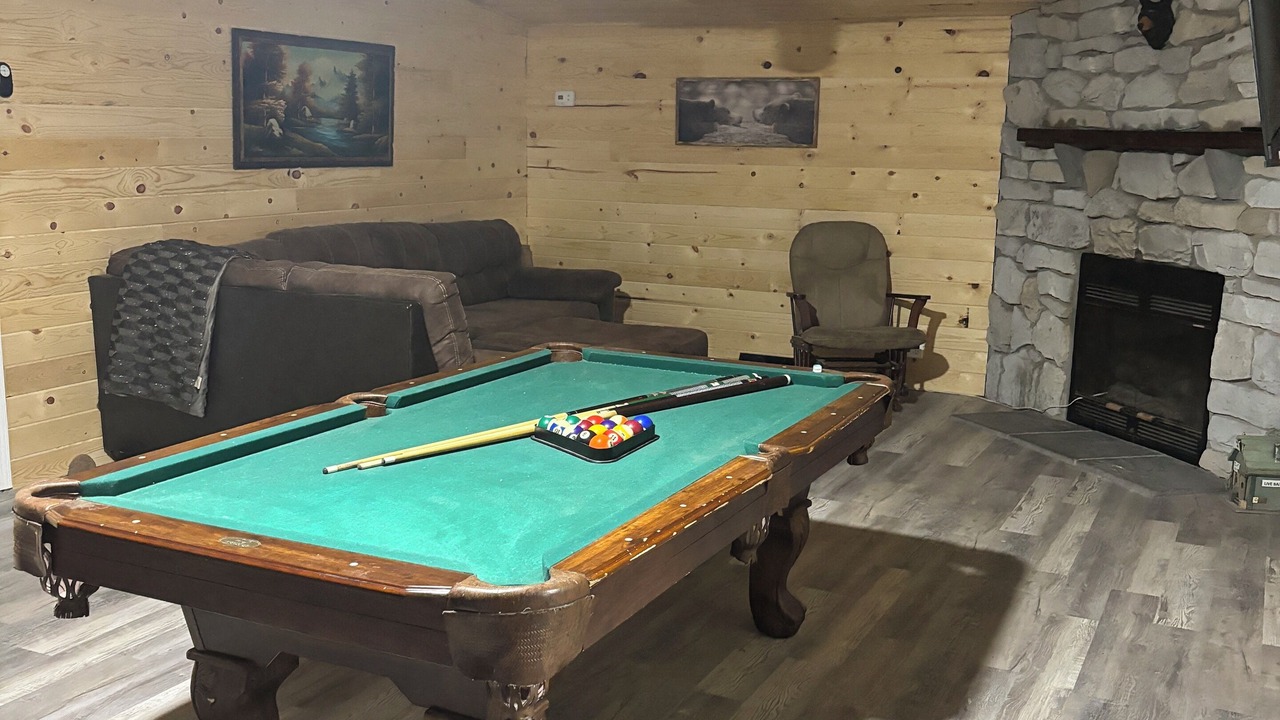 Photo of Livingroom in Red Jacket