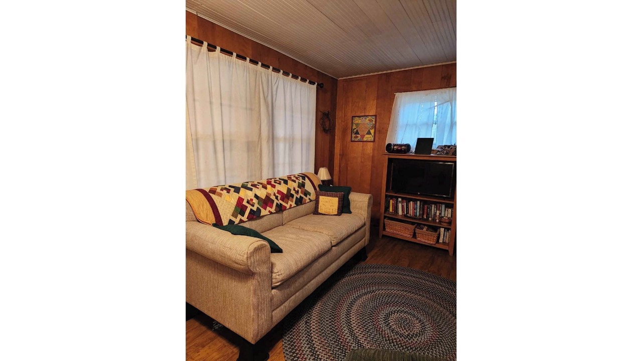 Photo of Bedroom in Holcombe
