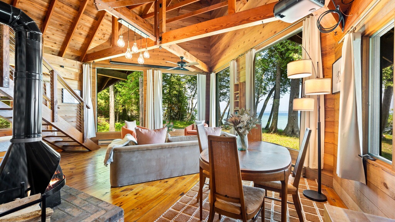 Photo of Livingroom in Gills Rock