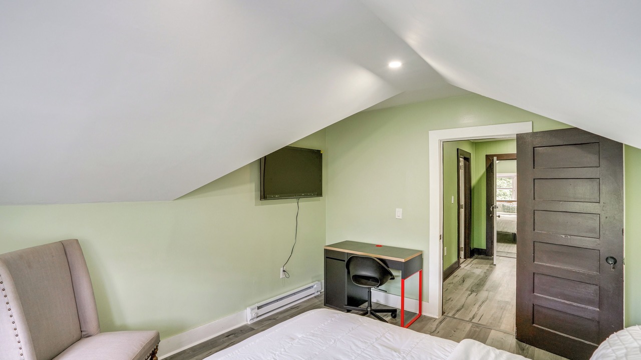 Photo of Bedroom in Stockade Historic District