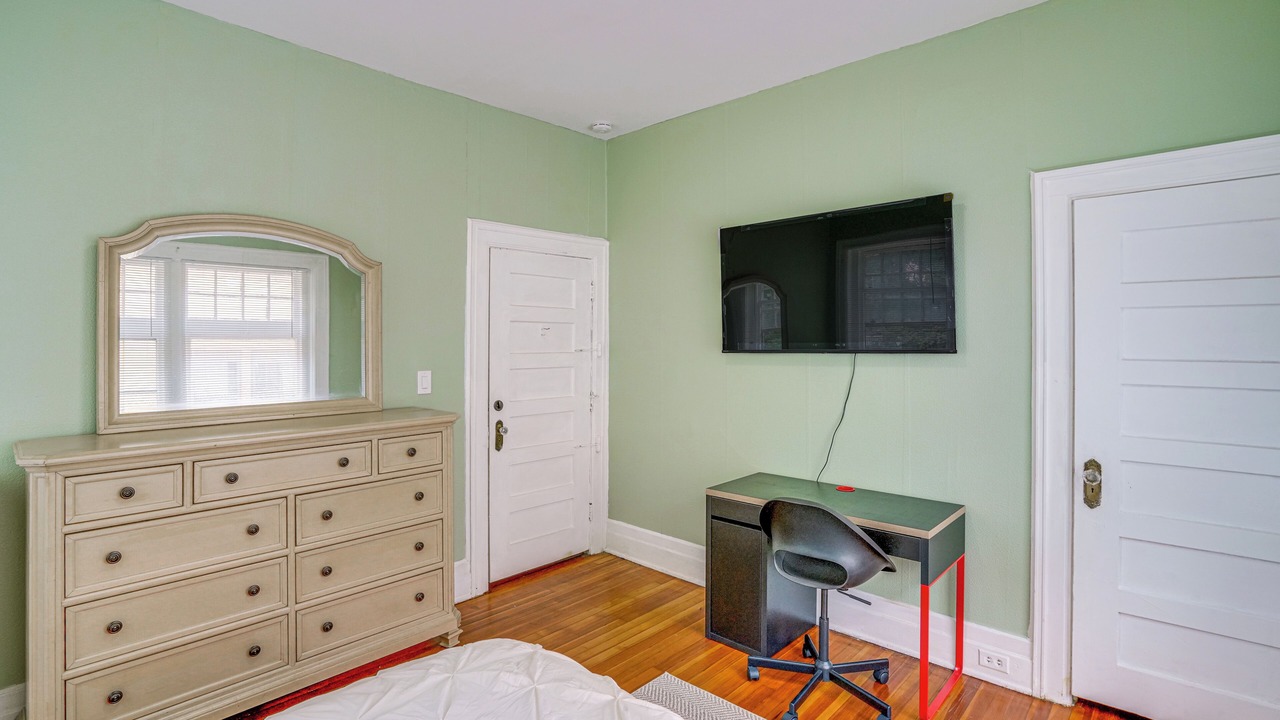 Photo of Bedroom in Stockade Historic District