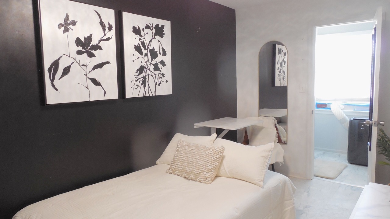 Photo of Bedroom in Star City