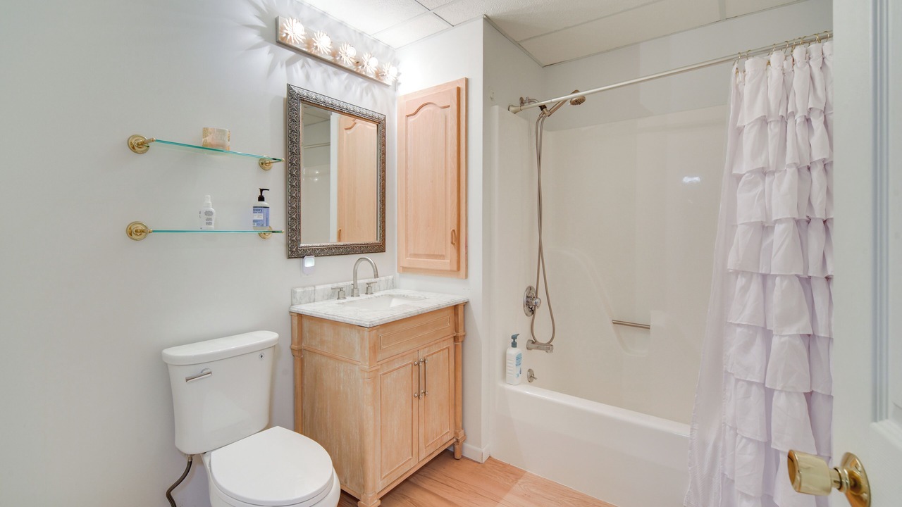Photo of Bathroom in Siren