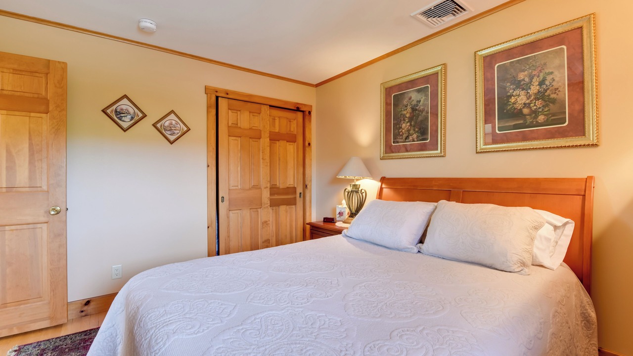 Photo of Bedroom in Newport Center