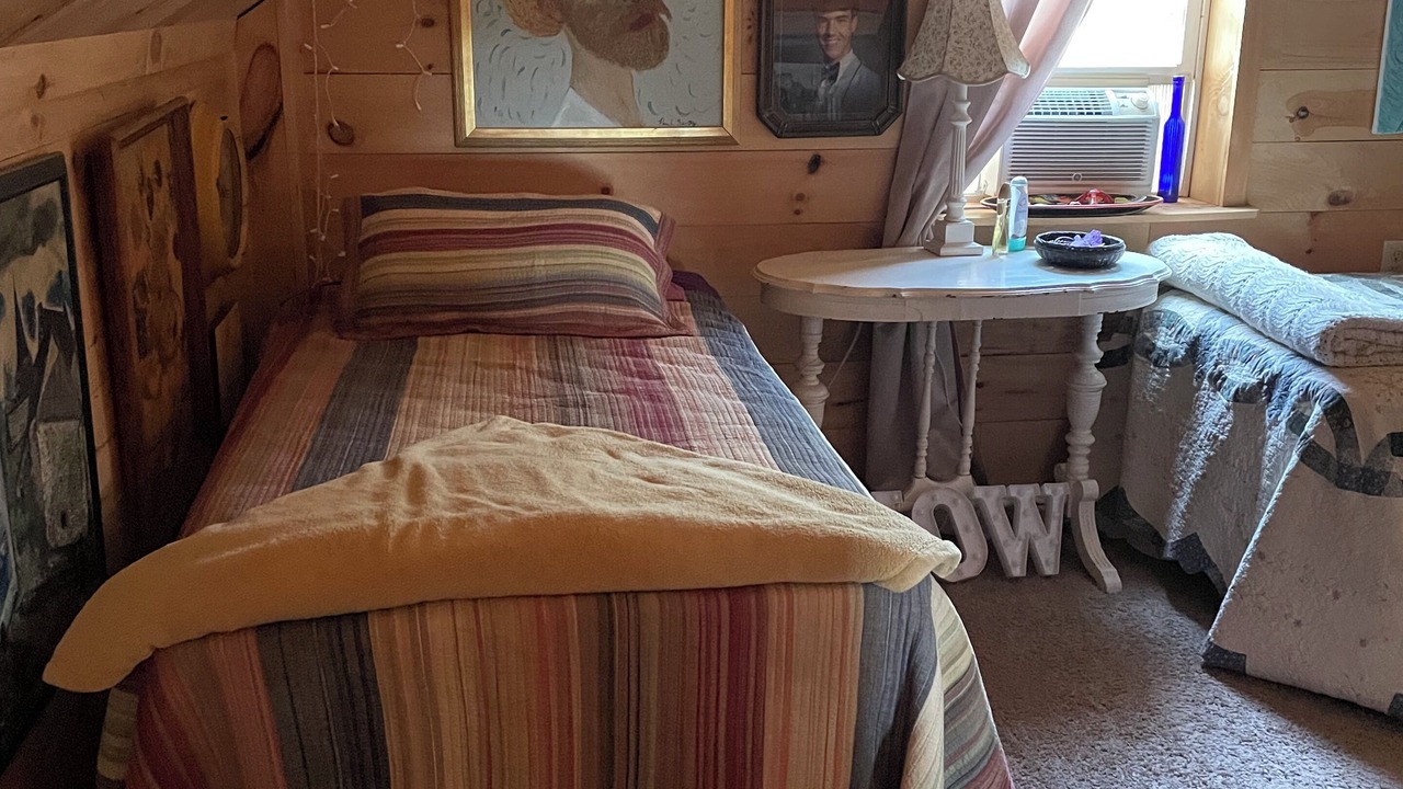 Photo of Bedroom in Town of Ephratah